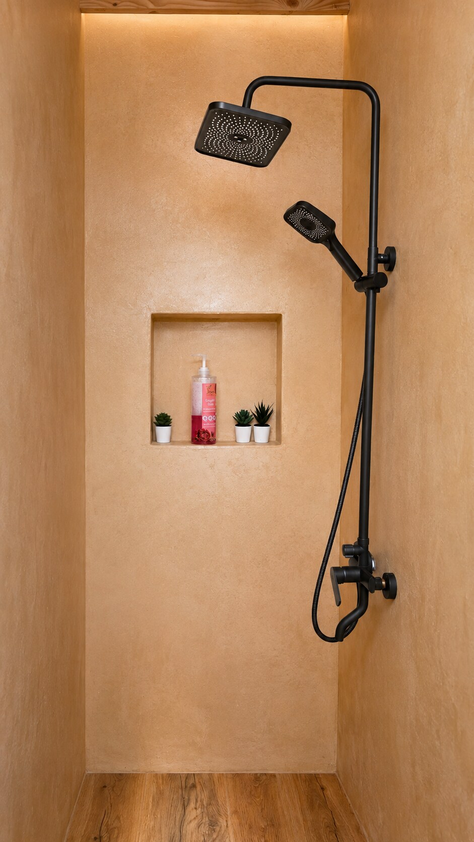 Walk-in shower inside the Romantic Cottage bathroom